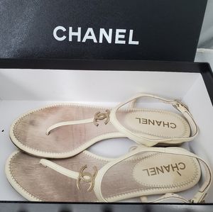 Chanel ivory flat patent sandal 38